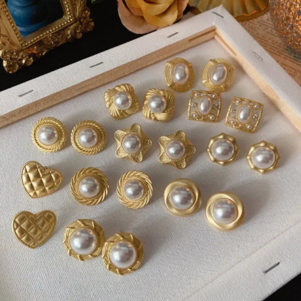 8 pcs Mixed Wholesale Jewelries necklace, earings, bracelets and more. - Picture 3 of 15